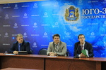 Президиум заседания. Слева направо: Вячеслав Липатов, Андрей Киричек, Владимир Тимошилов (фото Евгения Бобкова)
